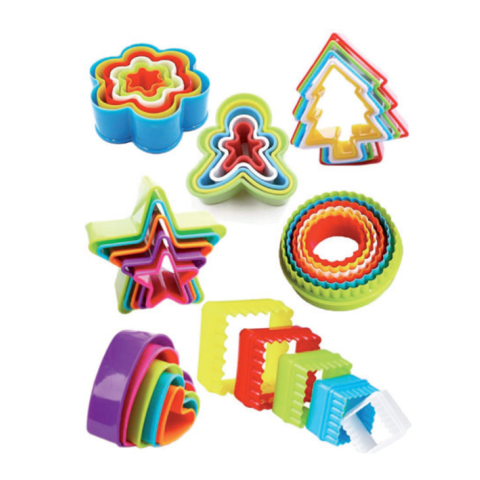 Piping bag, stainless steel piping nozzles, scoop, measuring spoons, Sieve, scale, squeeze Bottle and moulds.