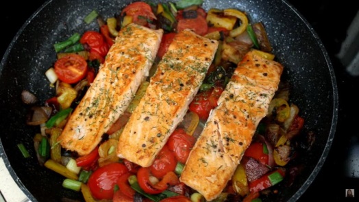 Salmon with vegetables